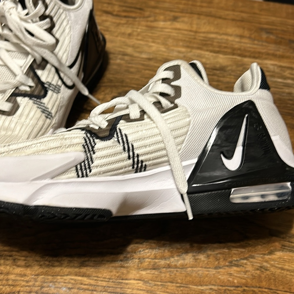 Nike Lebron Witness 6 Shoes - Picture 6 of 6